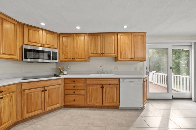 48 Catherine Dr, Peabody, MA 01960