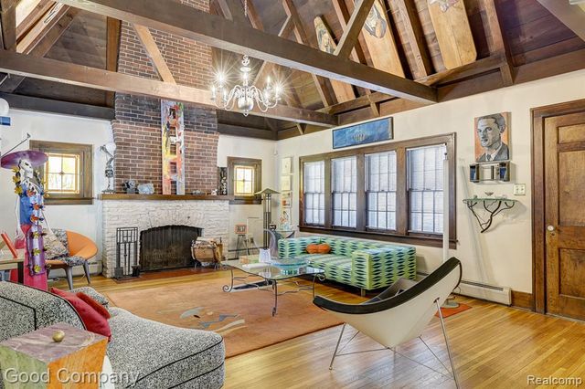 19 Oakdale Boulevard, Pleasant Ridge, MI 48069