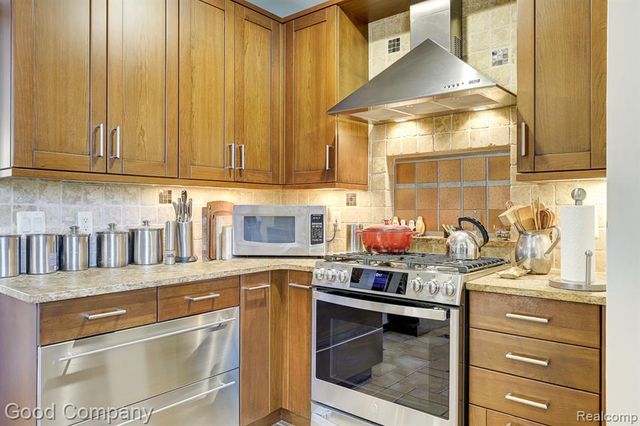 19 Oakdale Boulevard, Pleasant Ridge, MI 48069