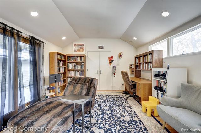 19 Oakdale Boulevard, Pleasant Ridge, MI 48069