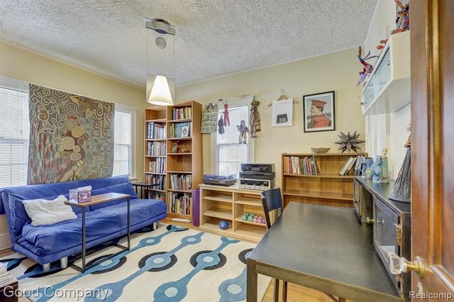 19 Oakdale Boulevard, Pleasant Ridge, MI 48069