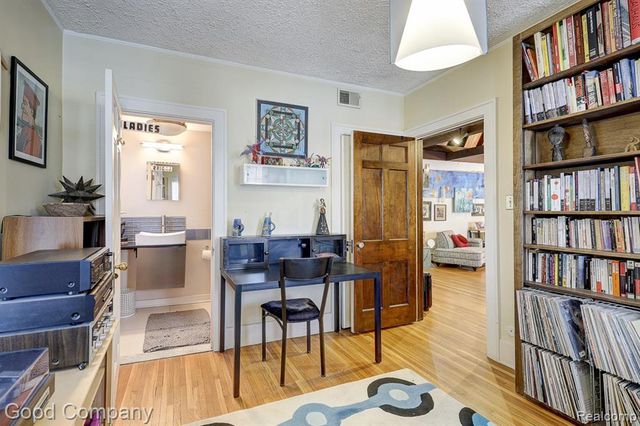 19 Oakdale Boulevard, Pleasant Ridge, MI 48069