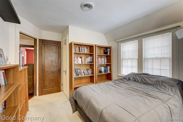 19 Oakdale Boulevard, Pleasant Ridge, MI 48069