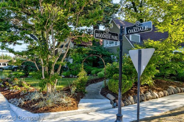 19 Oakdale Boulevard, Pleasant Ridge, MI 48069