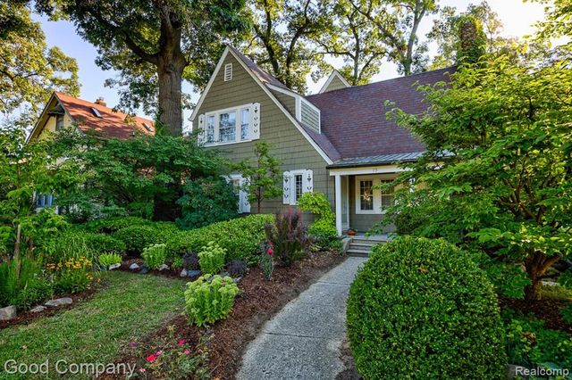 19 Oakdale Boulevard, Pleasant Ridge, MI 48069