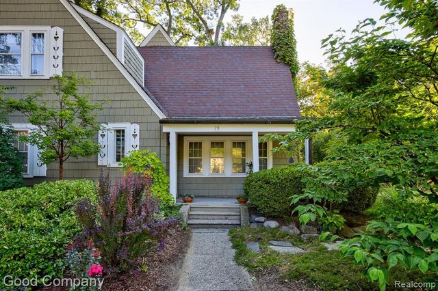 19 Oakdale Boulevard, Pleasant Ridge, MI 48069