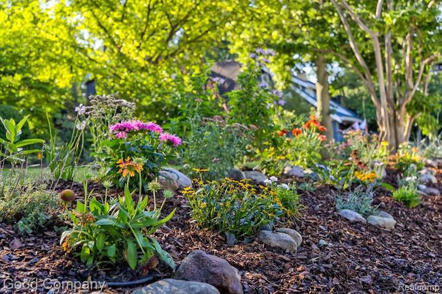 19 Oakdale Boulevard, Pleasant Ridge, MI 48069