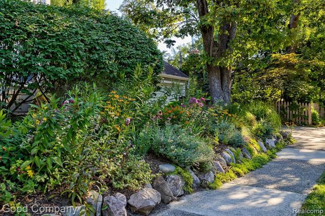 19 Oakdale Boulevard, Pleasant Ridge, MI 48069