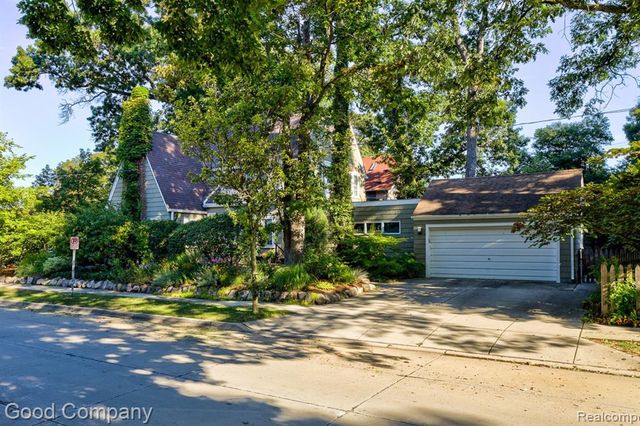 19 Oakdale Boulevard, Pleasant Ridge, MI 48069