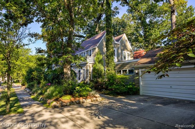 19 Oakdale Boulevard, Pleasant Ridge, MI 48069