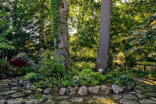 19 Oakdale Boulevard, Pleasant Ridge, MI 48069