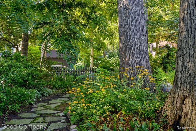 19 Oakdale Boulevard, Pleasant Ridge, MI 48069