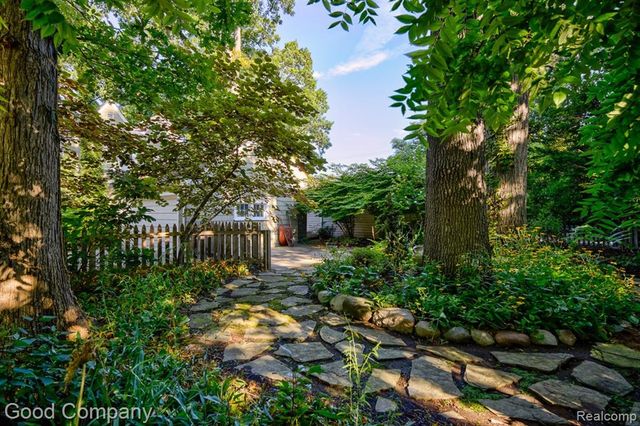 19 Oakdale Boulevard, Pleasant Ridge, MI 48069