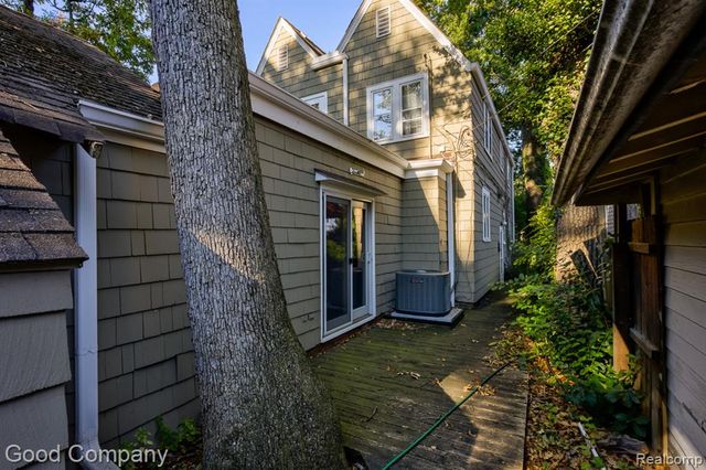 19 Oakdale Boulevard, Pleasant Ridge, MI 48069