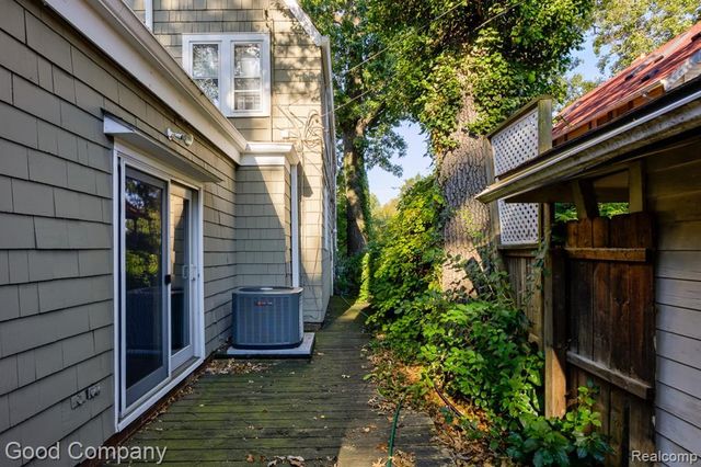 19 Oakdale Boulevard, Pleasant Ridge, MI 48069