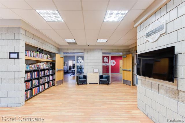 19 Oakdale Boulevard, Pleasant Ridge, MI 48069