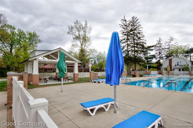 19 Oakdale Boulevard, Pleasant Ridge, MI 48069