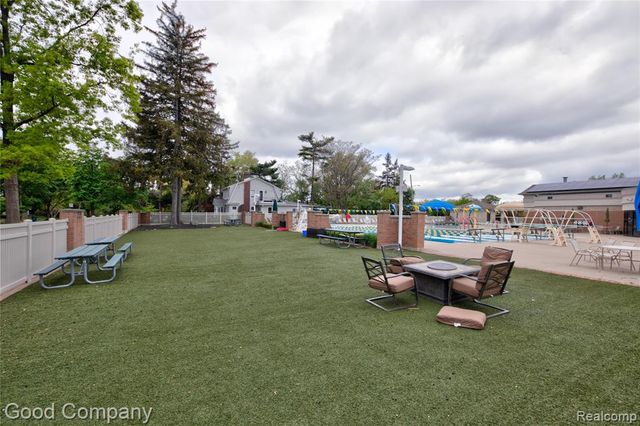 19 Oakdale Boulevard, Pleasant Ridge, MI 48069