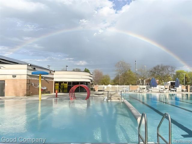 19 Oakdale Boulevard, Pleasant Ridge, MI 48069