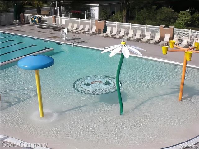 19 Oakdale Boulevard, Pleasant Ridge, MI 48069