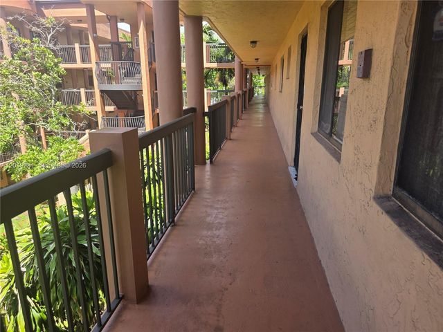 5500 W 21st Ct 306, Hialeah, FL 33016