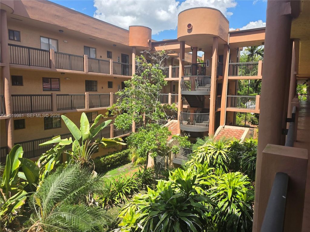 5500 W 21st Ct 306, Hialeah, FL 33016