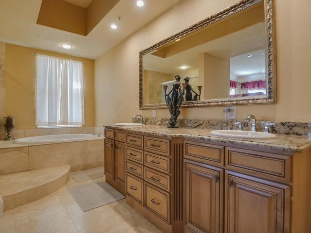 600 GARRISON COVE LANE 2B, Tampa, FL 33602