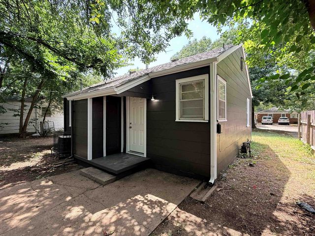2220 S Minneapolis Ave, Wichita, KS 67211