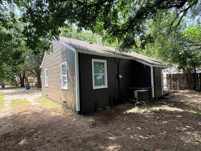 2220 S Minneapolis Ave, Wichita, KS 67211