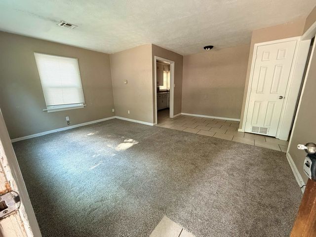 2220 S Minneapolis Ave, Wichita, KS 67211