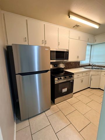 2220 S Minneapolis Ave, Wichita, KS 67211