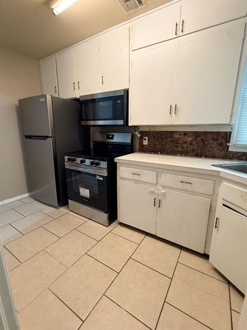2220 S Minneapolis Ave, Wichita, KS 67211