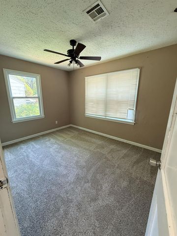 2220 S Minneapolis Ave, Wichita, KS 67211