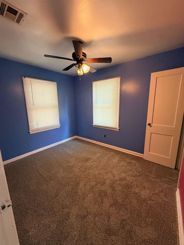 2220 S Minneapolis Ave, Wichita, KS 67211