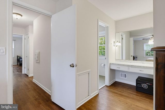 28720 GREENBERRY DR, Gaithersburg, MD 20882