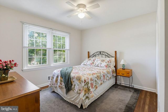 28720 GREENBERRY DR, Gaithersburg, MD 20882