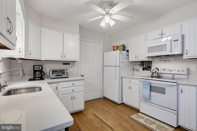 28720 GREENBERRY DR, Gaithersburg, MD 20882