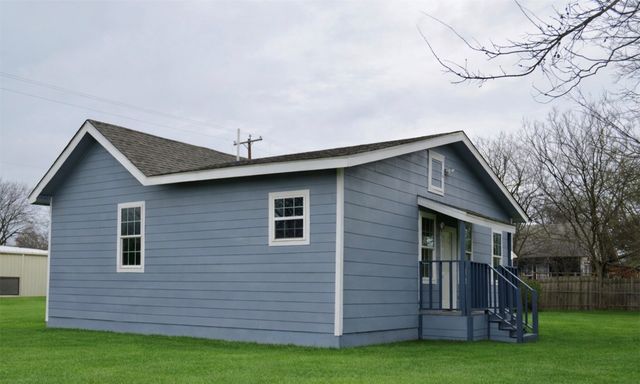 309 E Pine Street, Jacksboro, TX 76458