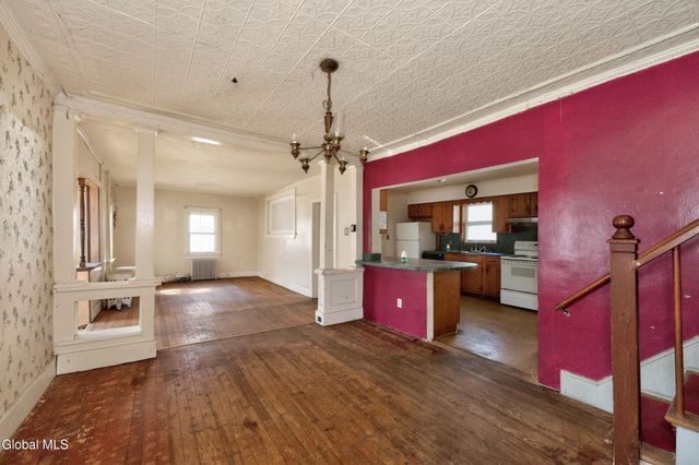 471 7th Avenue, Troy, NY 12182