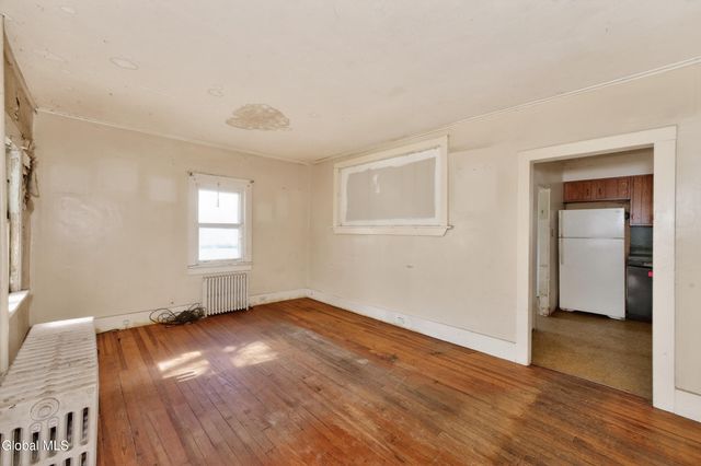 471 7th Avenue, Troy, NY 12182