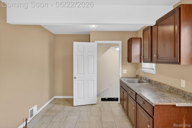 9160 Winthrop Street, Detroit, MI 48228