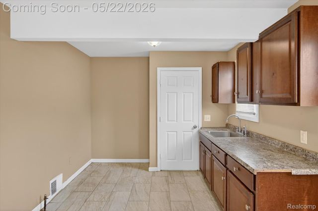 9160 Winthrop Street, Detroit, MI 48228