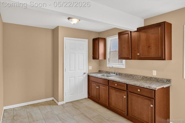 9160 Winthrop Street, Detroit, MI 48228