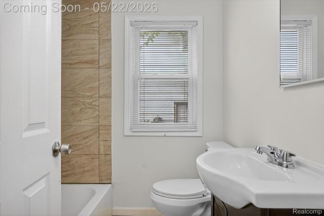 9160 Winthrop Street, Detroit, MI 48228