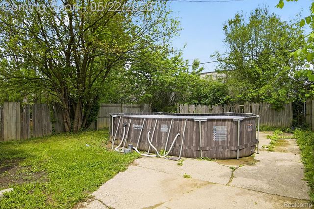 9160 Winthrop Street, Detroit, MI 48228