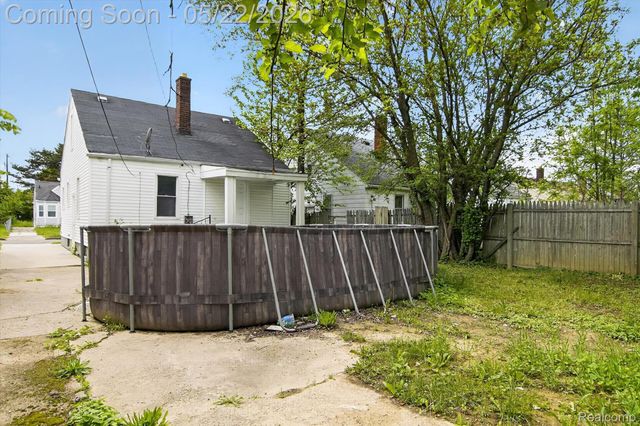 9160 Winthrop Street, Detroit, MI 48228