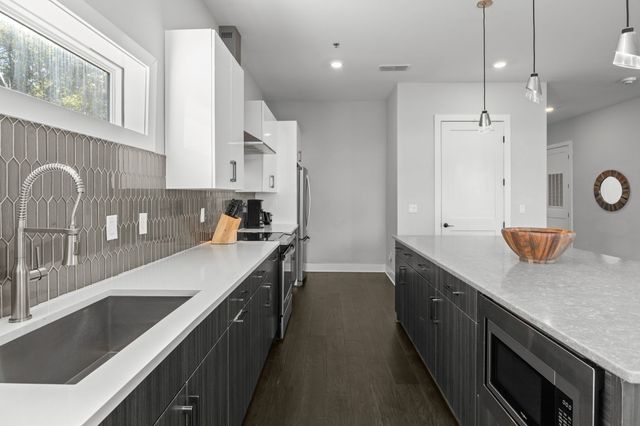 1224 2nd Ave S Apt 302, Nashville, TN 37210