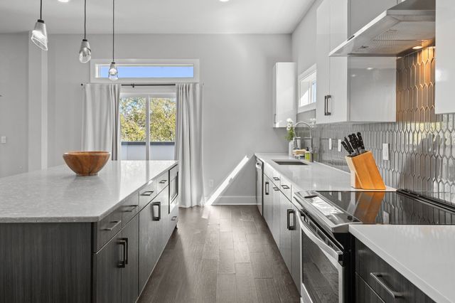 1224 2nd Ave S Apt 302, Nashville, TN 37210