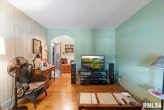 3302 38TH Avenue, Moline, IL 61265