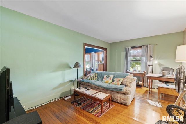 3302 38TH Avenue, Moline, IL 61265